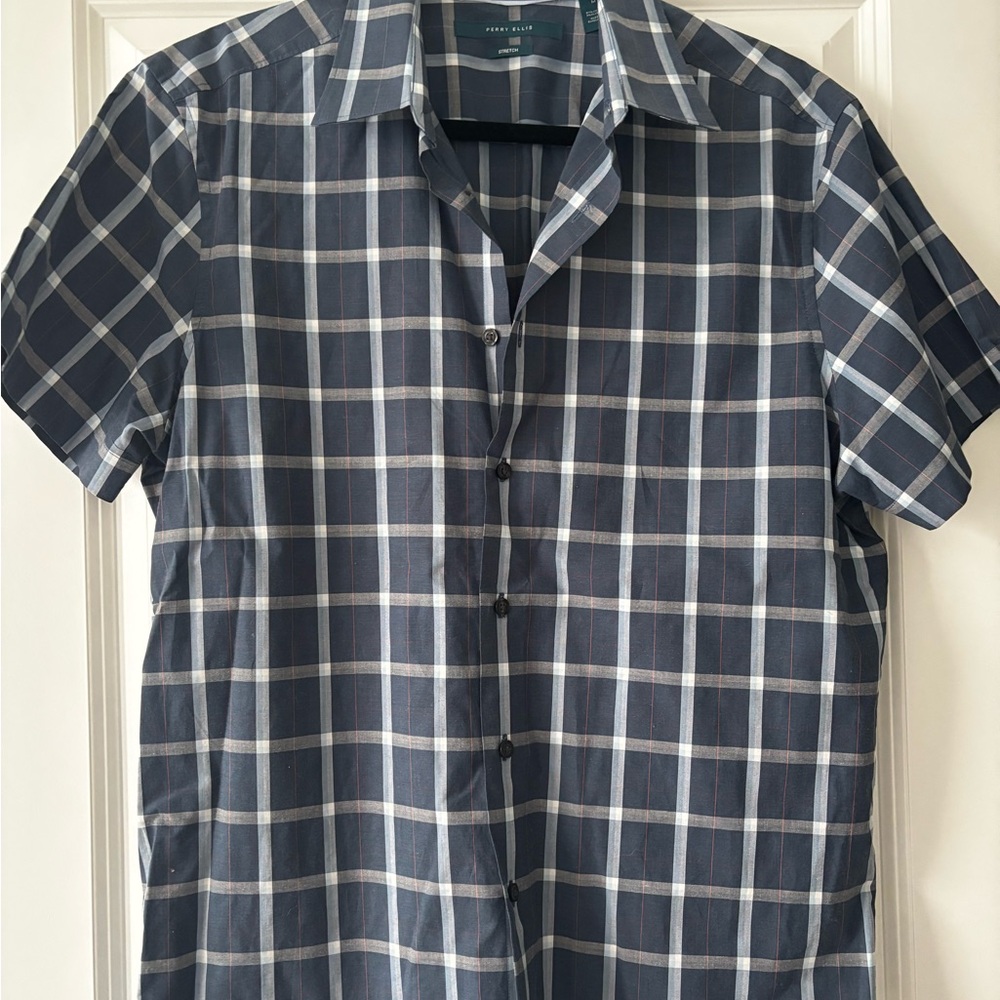 Short sleeve shirt. Worn once. Good condition